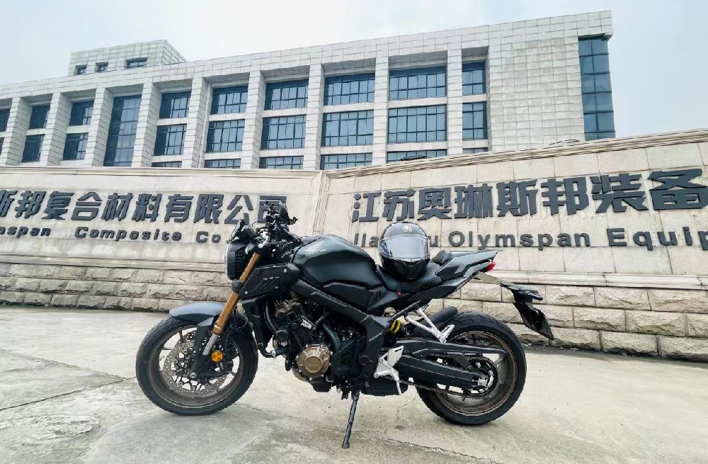 奧琳斯邦全套制作碳纖維摩托車及配件，歡迎咨詢！#碳纖維#摩托車