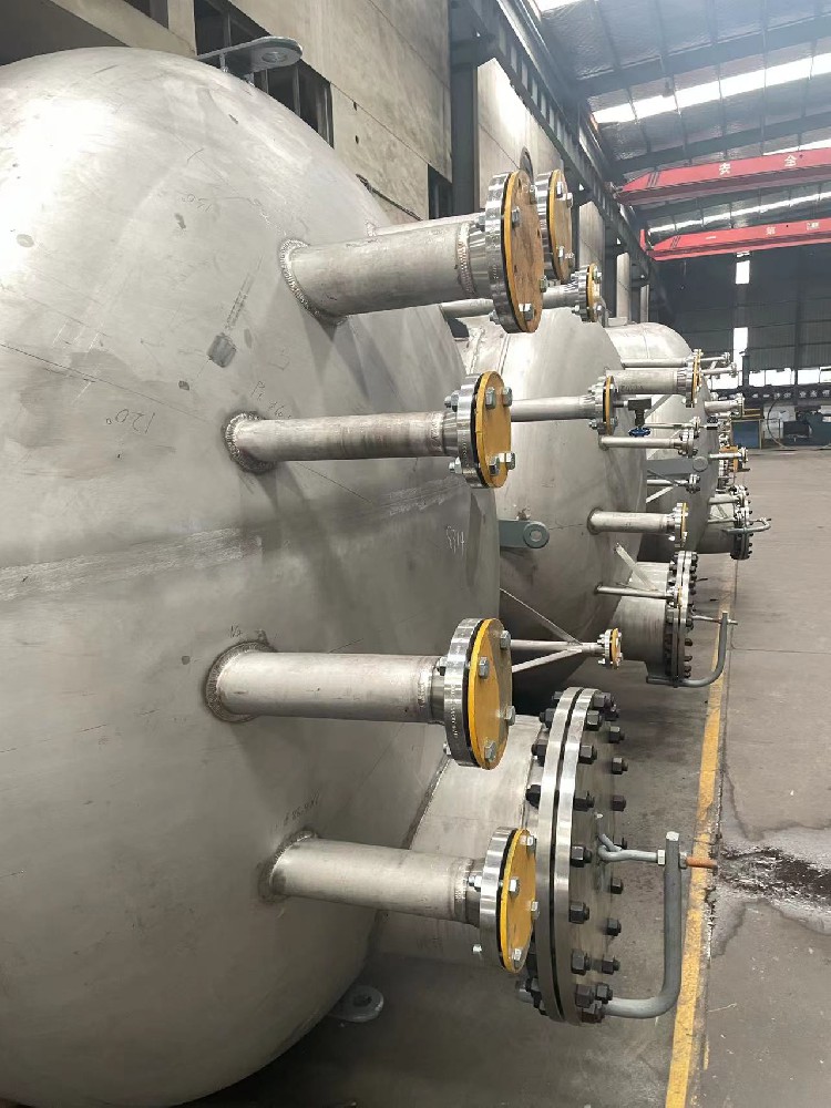 電解緩沖罐即將發(fā)往客戶工廠#壓力容器#工廠實(shí)拍#制造業(yè)